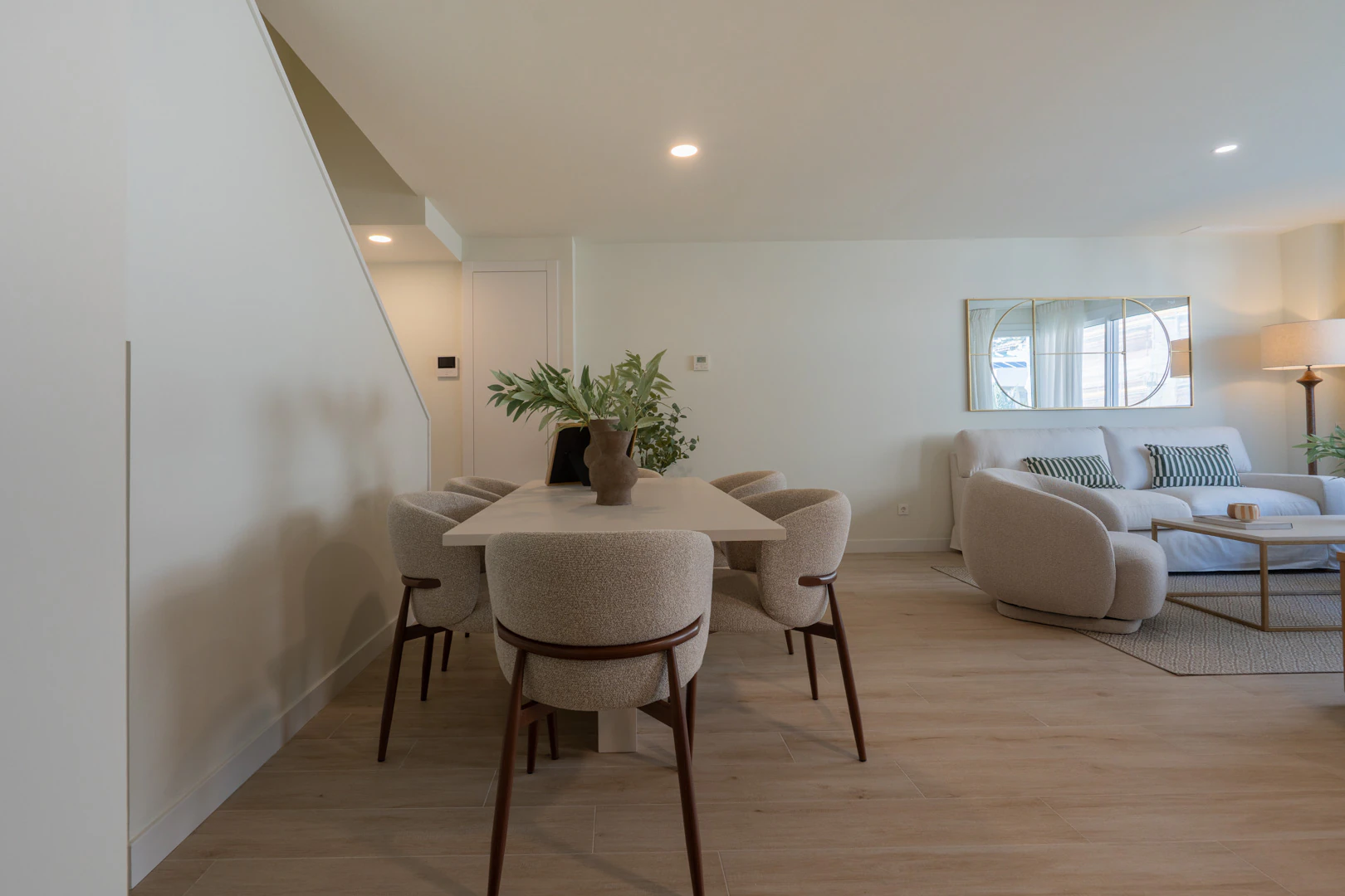 Nieuwe woning met een onverbeterlijke ligging tussen het dorp en de haven in Jávea.