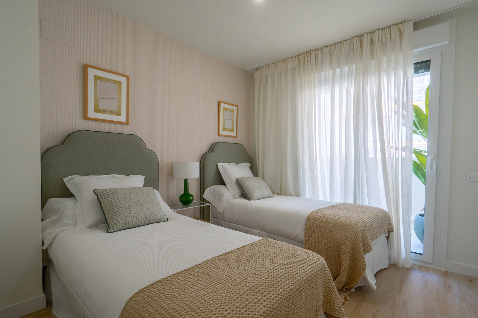 Nieuwe woning met een onverbeterlijke ligging tussen het dorp en de haven in Jávea.