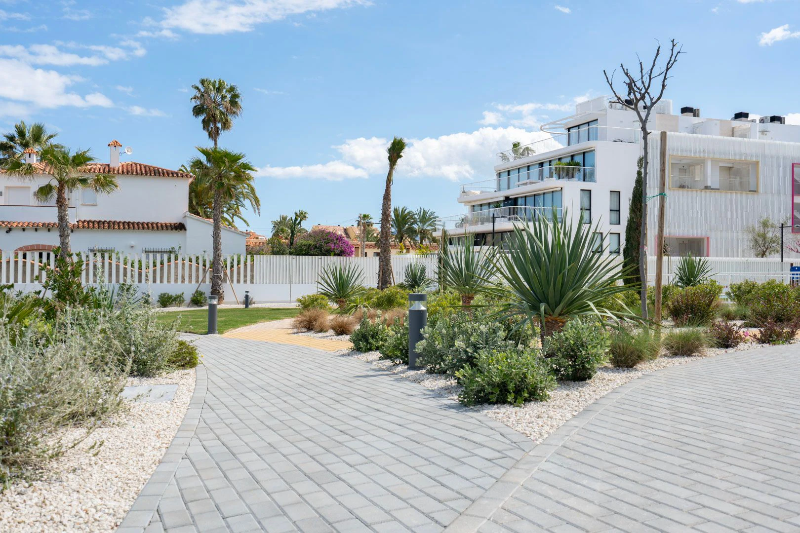 Fantástico ático moderno en primera línea de playa en venta en Denia