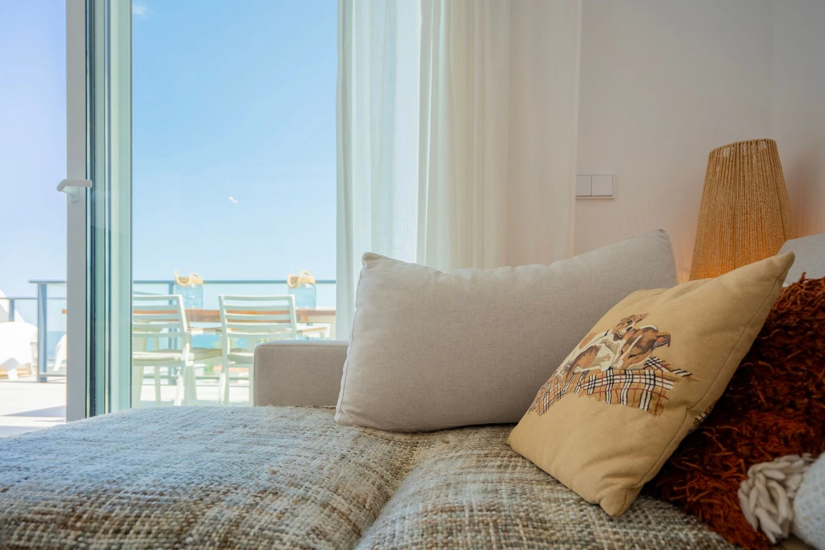 Fantástico ático moderno en primera línea de playa en venta en Denia