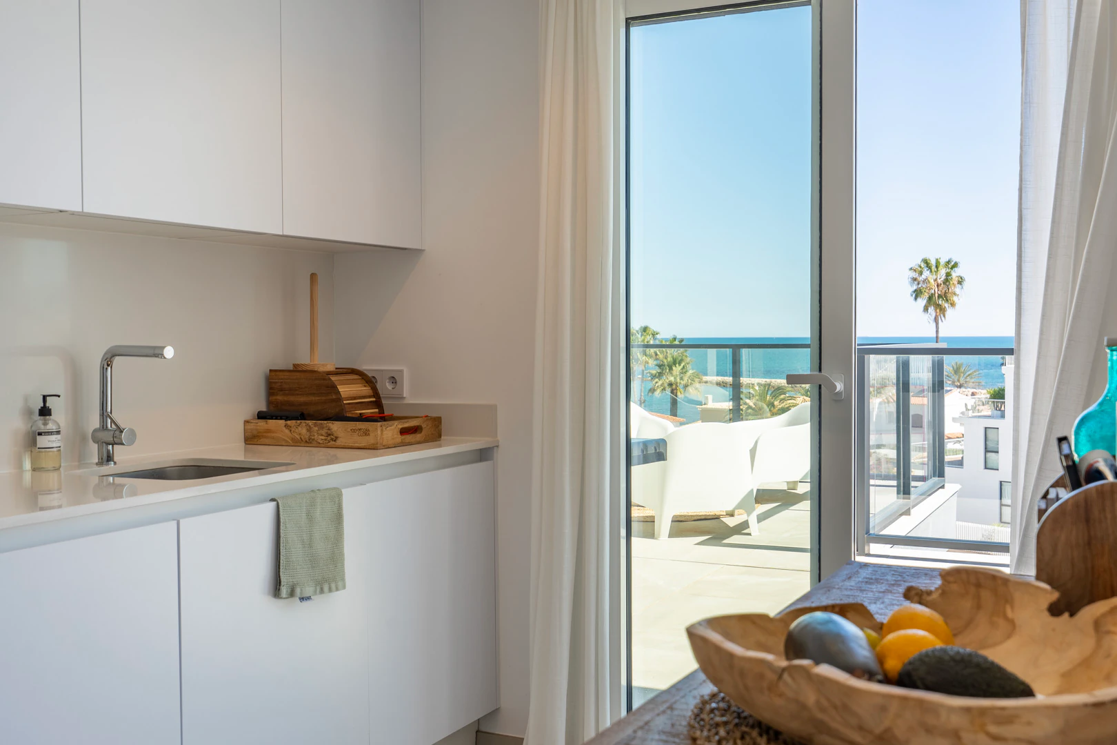 Fantástico ático moderno en primera línea de playa en venta en Denia