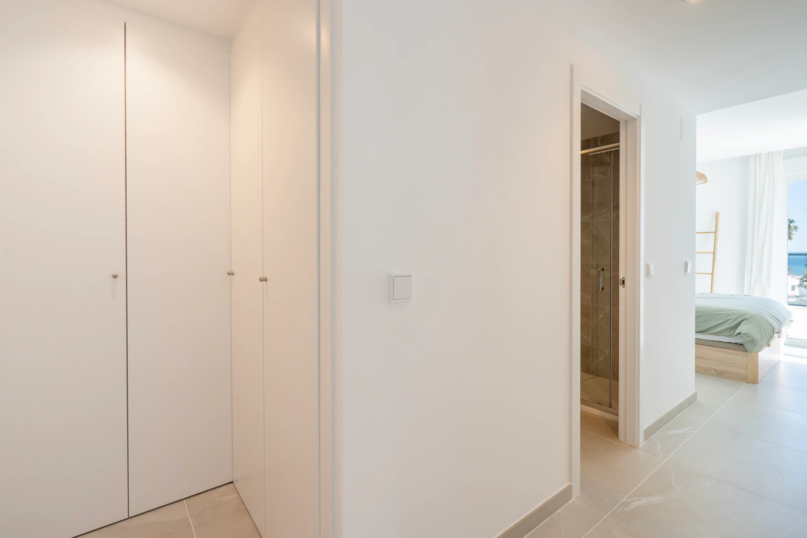 Fantástico ático moderno en primera línea de playa en venta en Denia