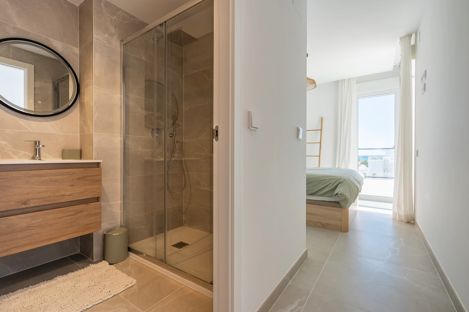 Fantástico ático moderno en primera línea de playa en venta en Denia