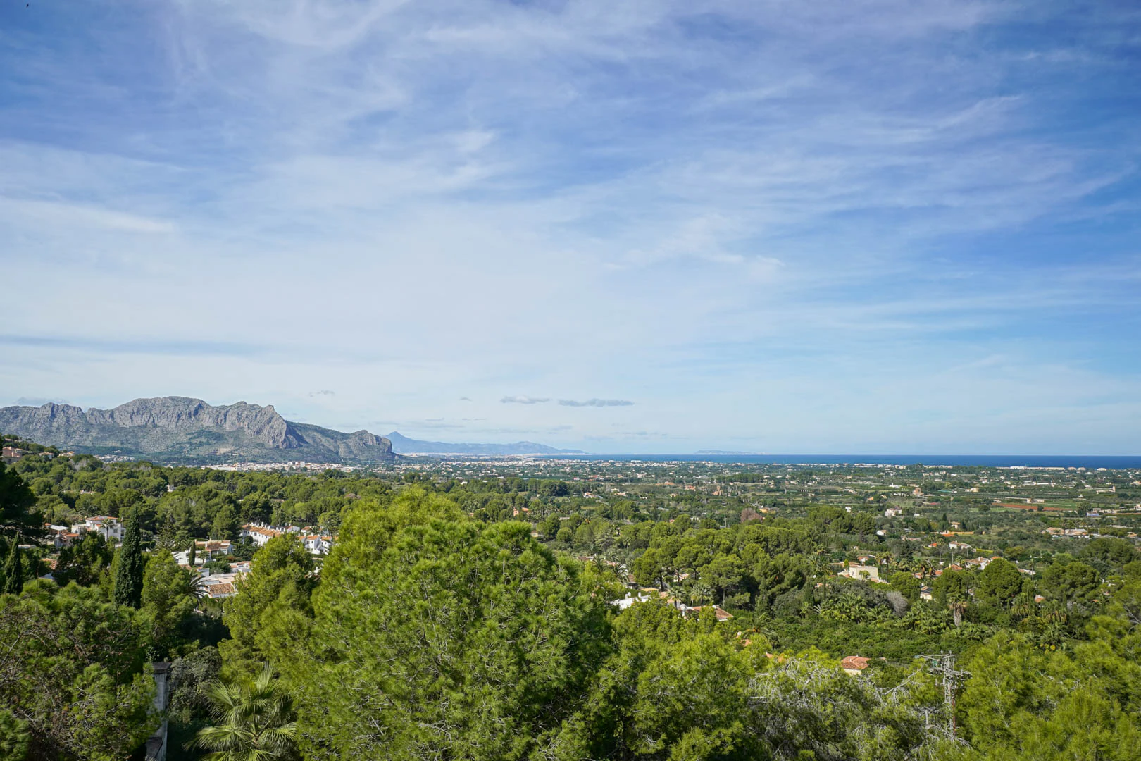 Villa mediterranea con vistas panorámicas al mar a la venta en La Sella, Pedreguer.