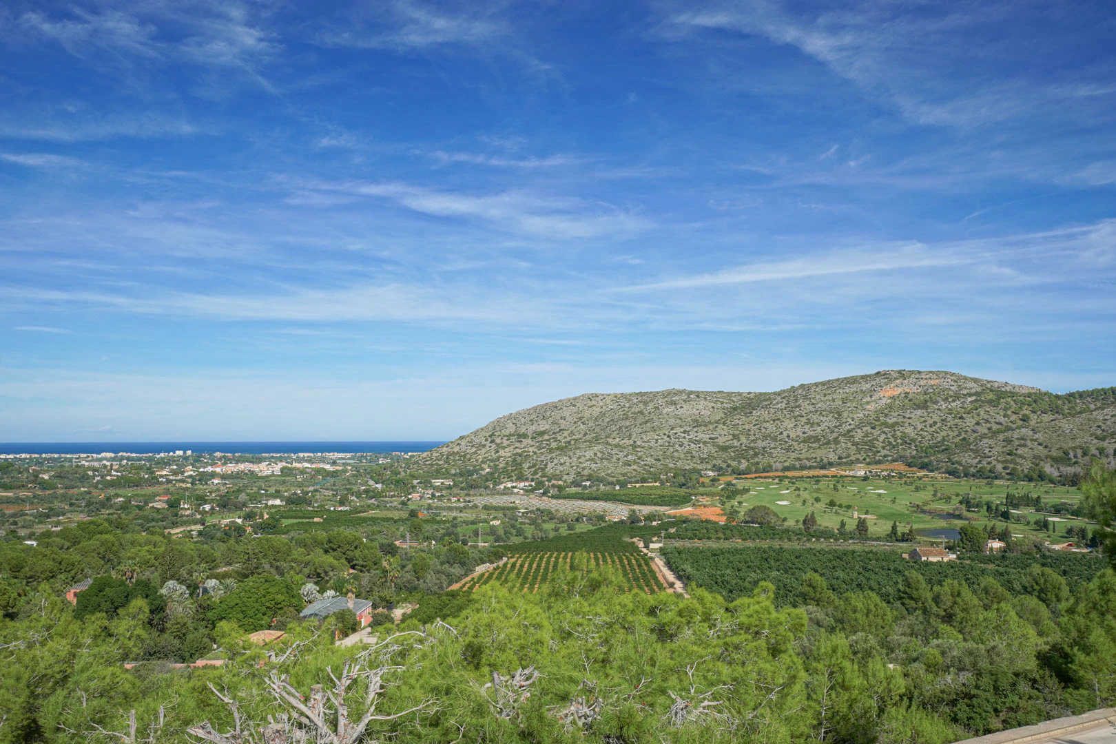 Villa mediterranea con vistas panorámicas al mar a la venta en La Sella, Pedreguer.