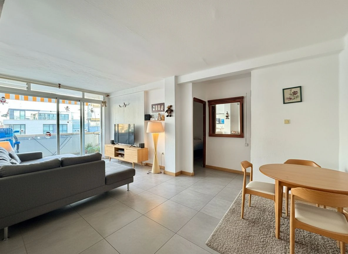 Acogedor piso con terraza y piscina comunitaria