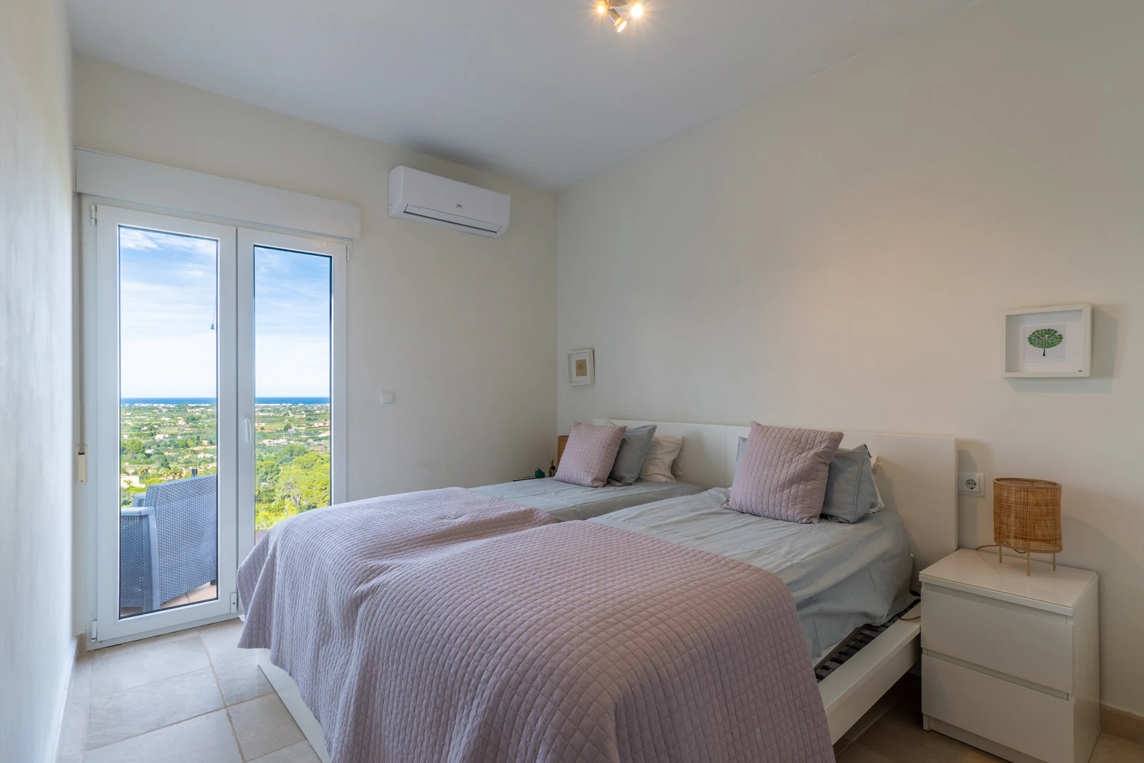 Villa mediterranea con vistas panorámicas al mar a la venta en La Sella, Pedreguer.
