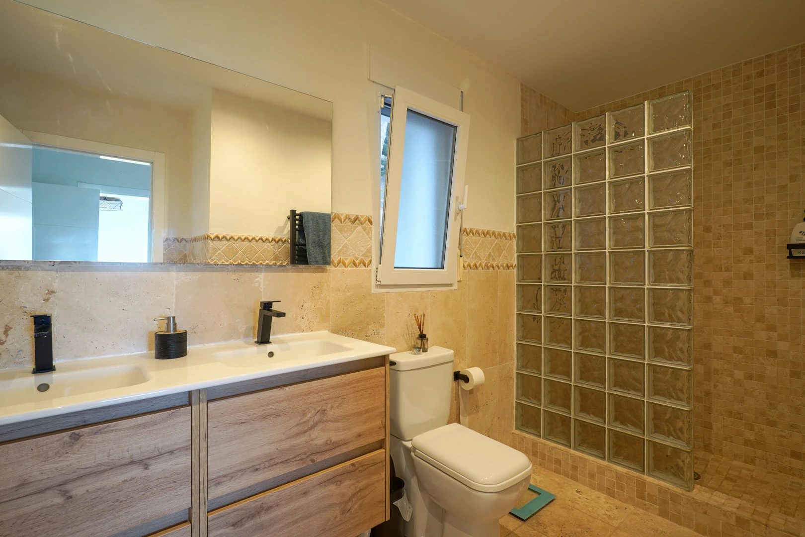Villa mediterranea con vistas panorámicas al mar a la venta en La Sella, Pedreguer.