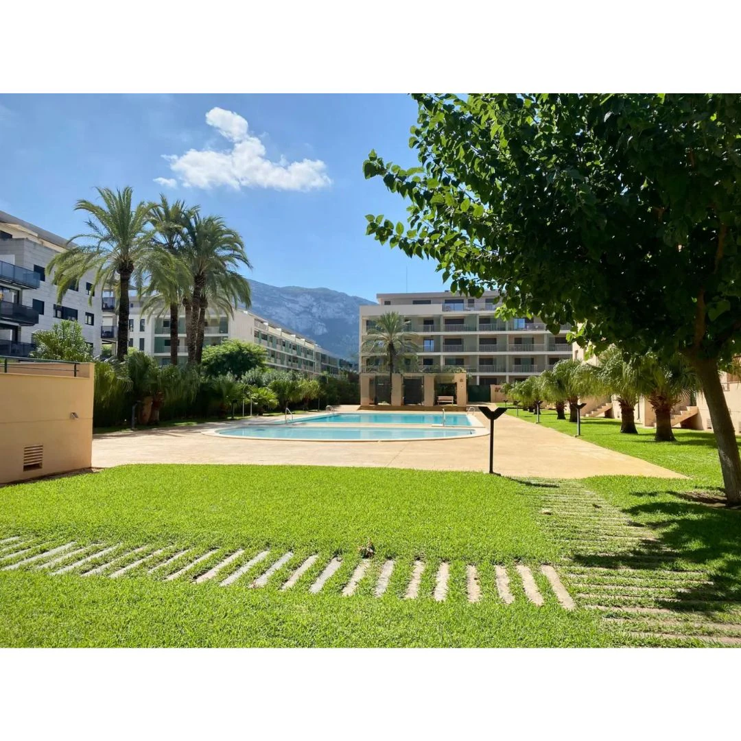 Exclusiva planta baja a pocos metros de la playa en venta en Denia