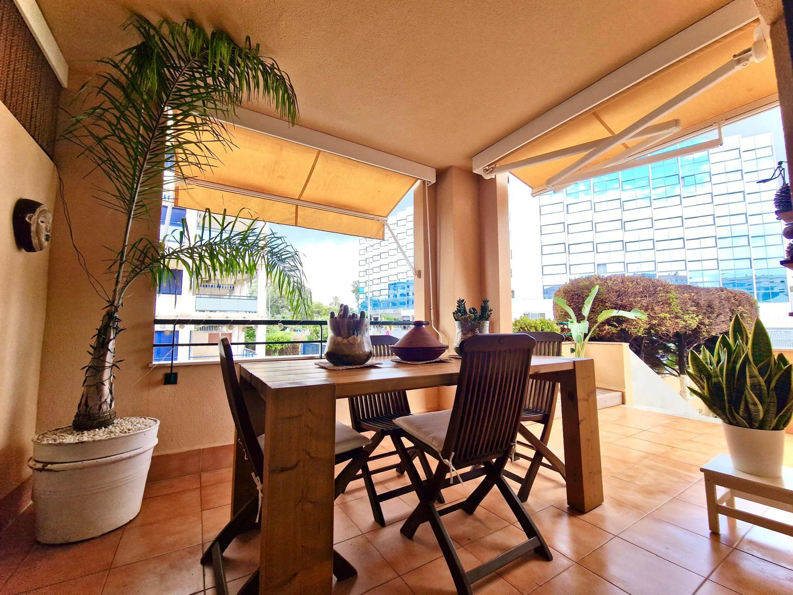 Exclusiva planta baja a pocos metros de la playa en venta en Denia - 2