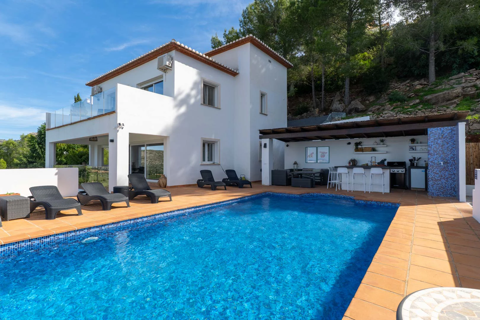Villa mediterranea con vistas panorámicas al mar a la venta en La Sella, Pedreguer.