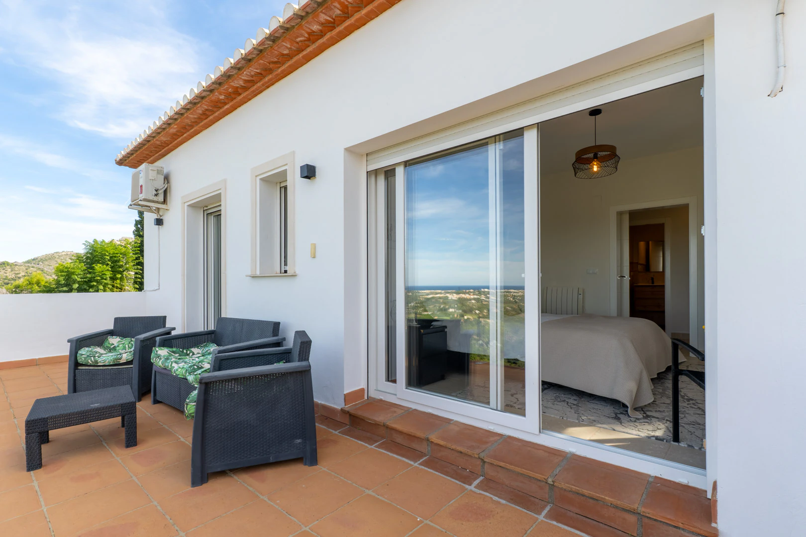 Villa mediterranea con vistas panorámicas al mar a la venta en La Sella, Pedreguer.