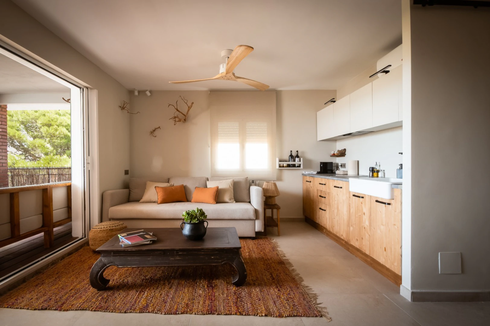 Piso de 2 dormitorios en venta en Javea con vistas al mar a 100 metros de la playa