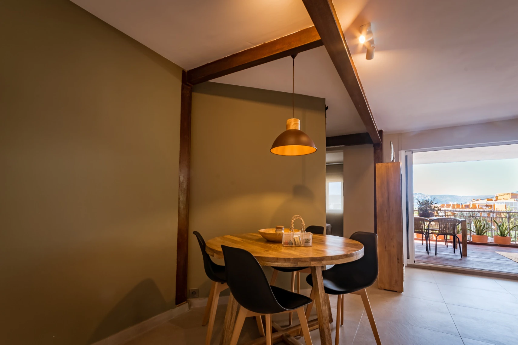 Piso de 2 dormitorios en venta en Javea con vistas al mar a 100 metros de la playa