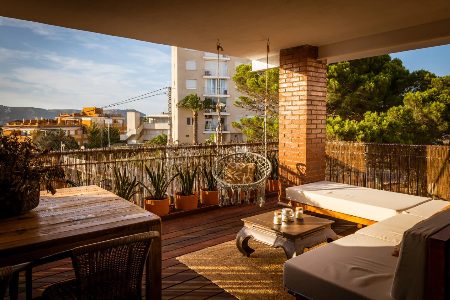 Piso de 2 dormitorios en venta en Javea con vistas al mar a 100 metros de la playa