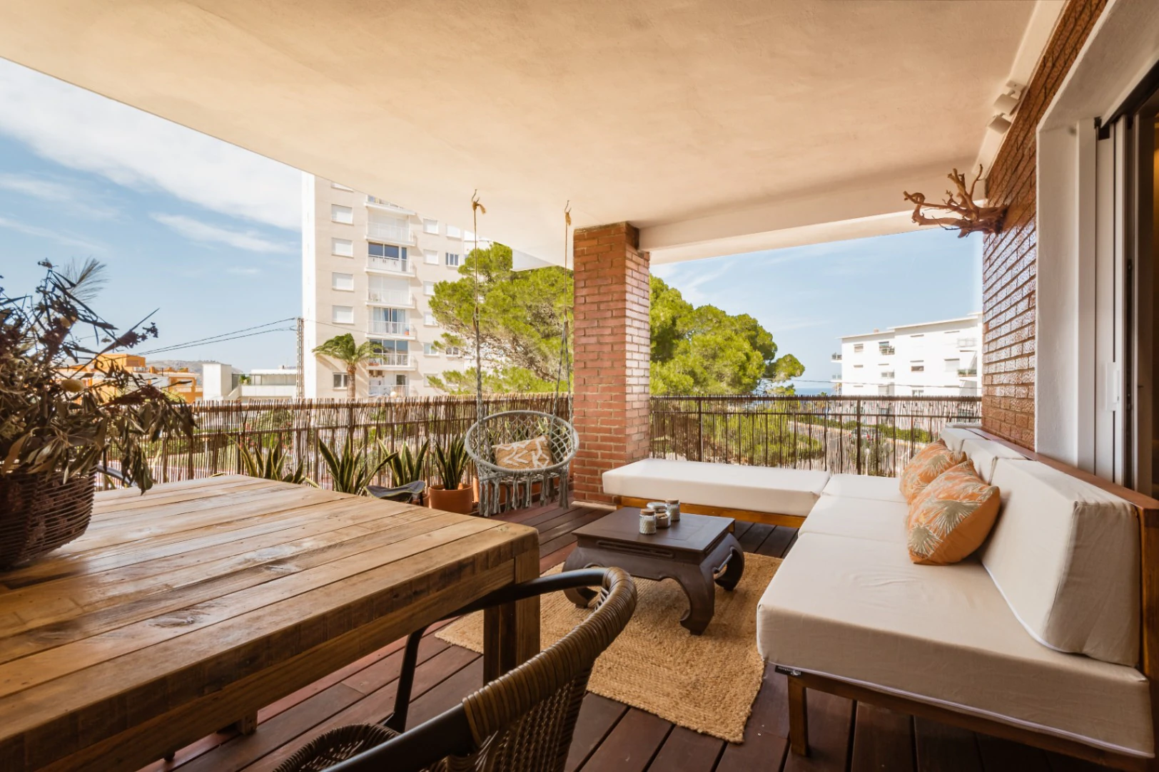 Piso de 2 dormitorios en venta en Javea con vistas al mar a 100 metros de la playa