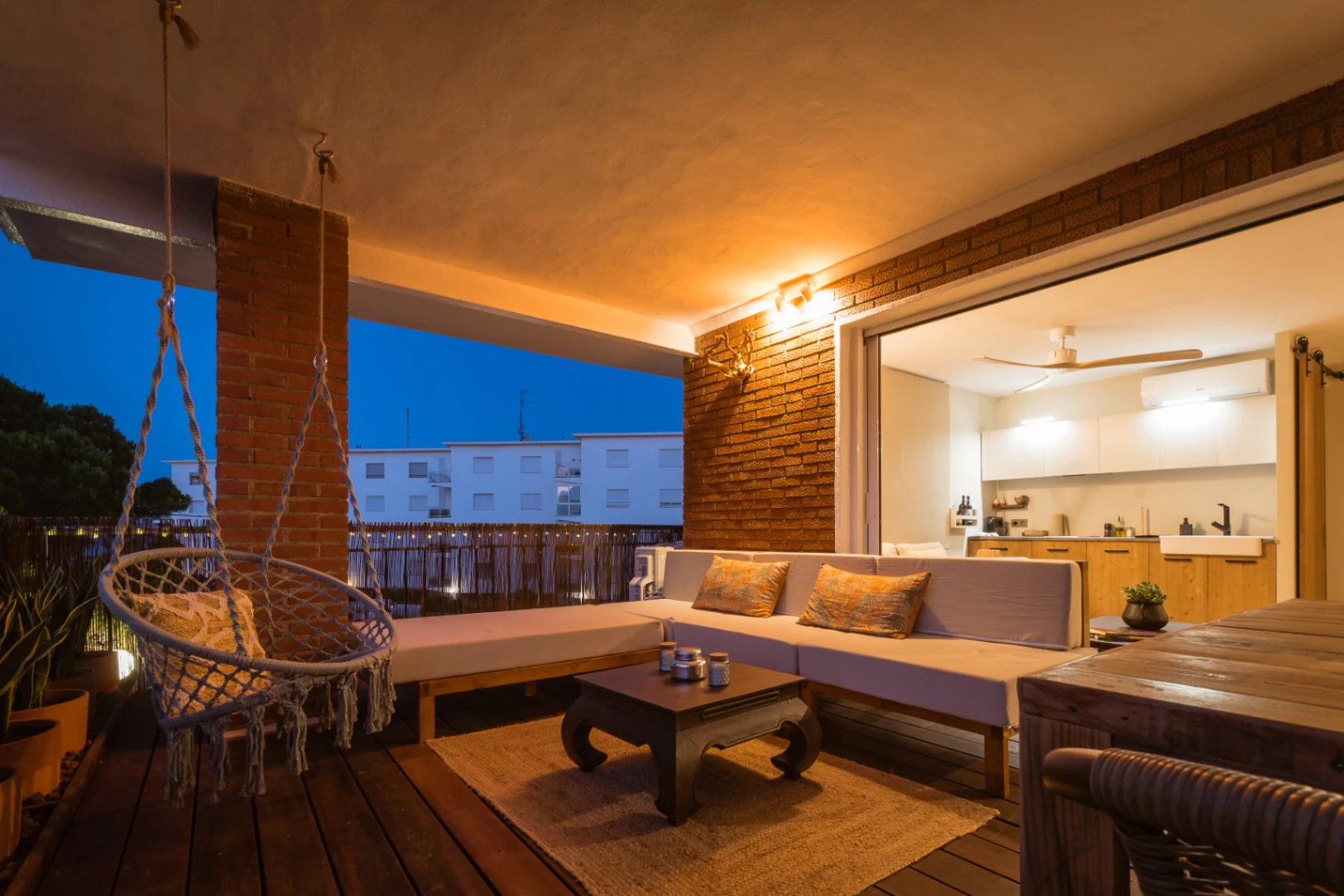 Piso de 2 dormitorios en venta en Javea con vistas al mar a 100 metros de la playa