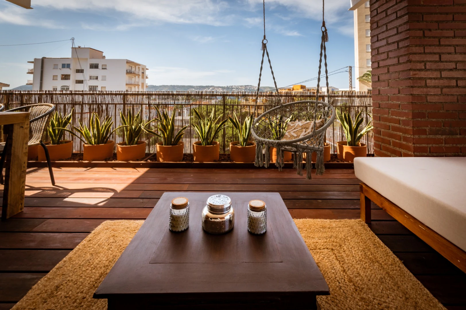 Piso de 2 dormitorios en venta en Javea con vistas al mar a 100 metros de la playa