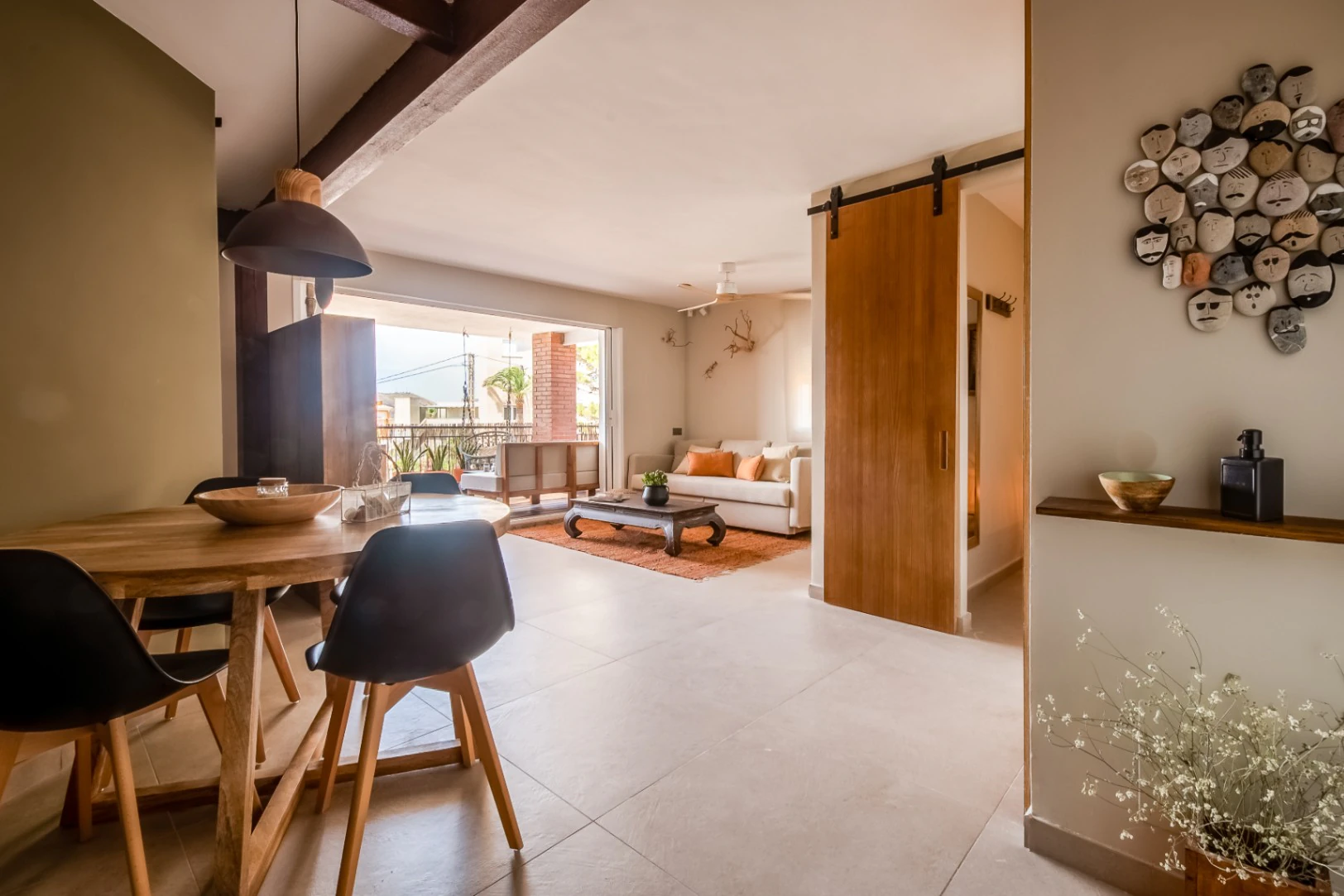 Piso de 2 dormitorios en venta en Javea con vistas al mar a 100 metros de la playa