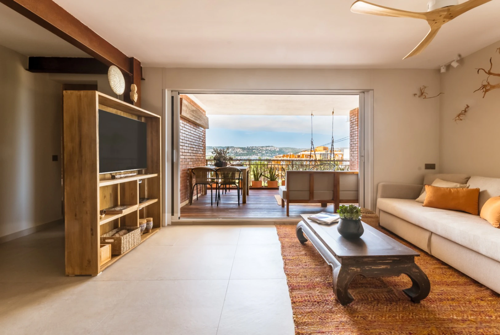Piso de 2 dormitorios en venta en Javea con vistas al mar a 100 metros de la playa