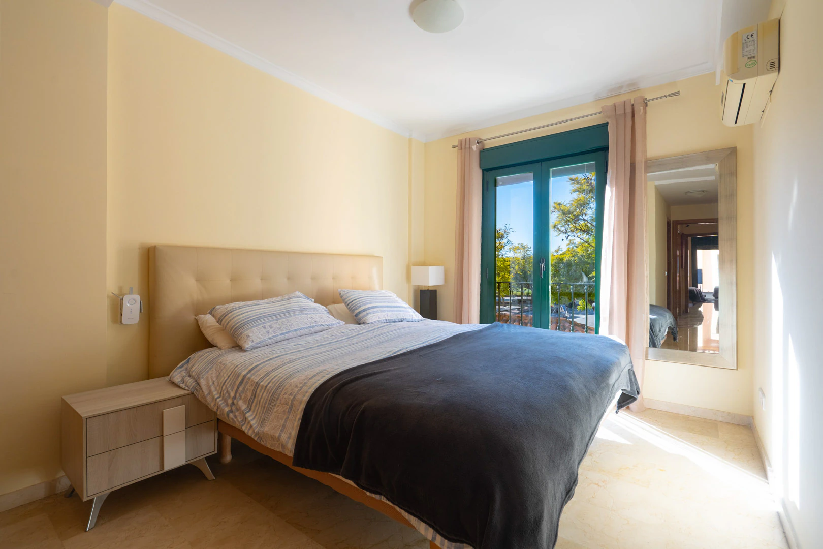 Appartement dans un complexe résidentiel avec piscine à vendre au port