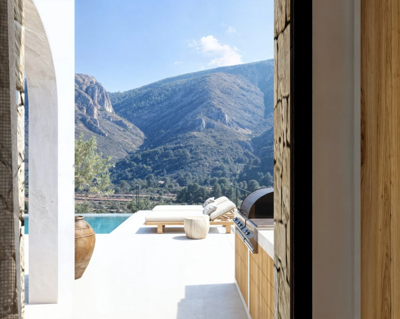 Villa ibicenca de obra nueva con vistas panorámicas en Pedreguer