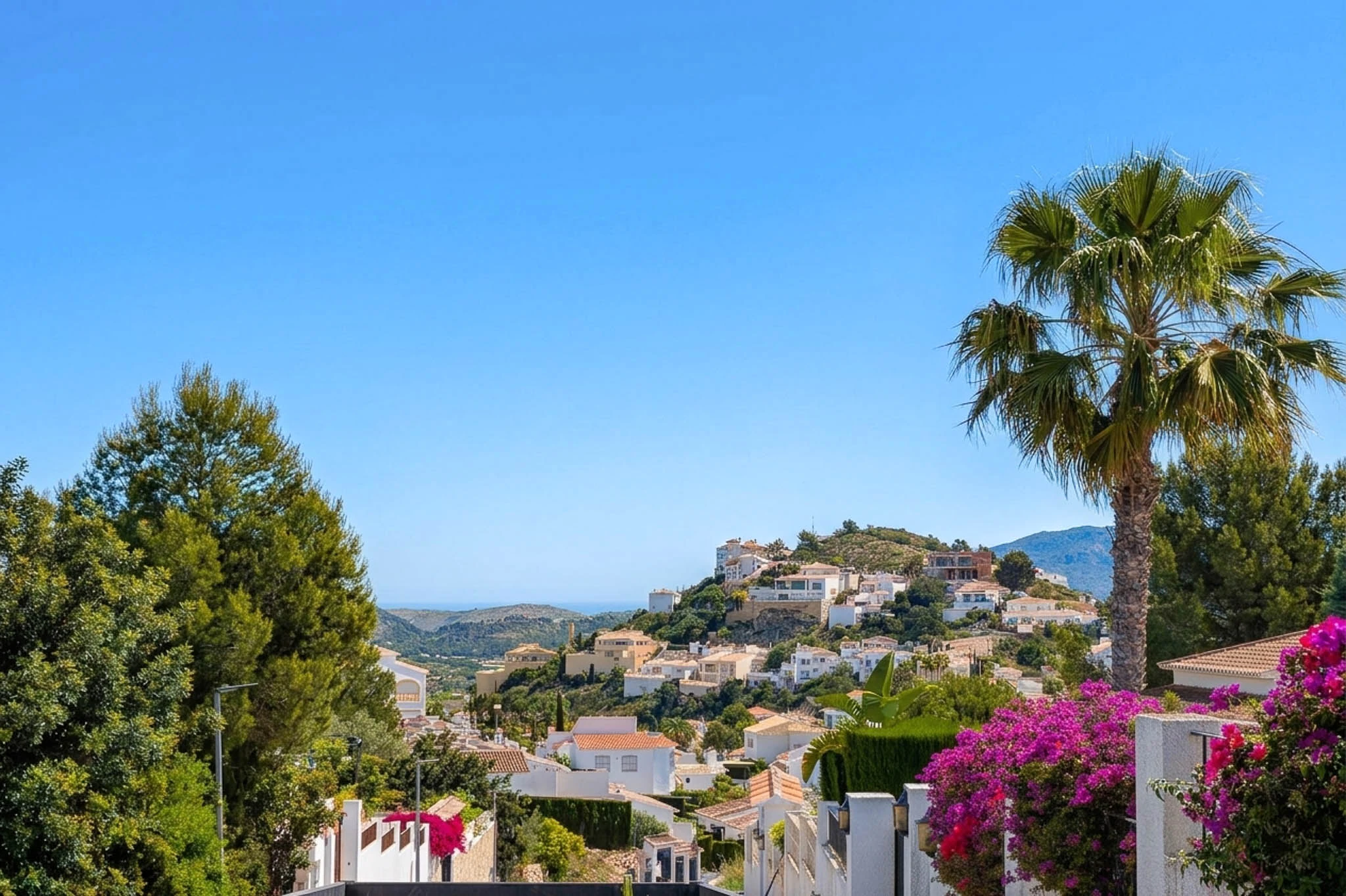 Villa ibicenca de obra nueva con vistas panorámicas en Pedreguer