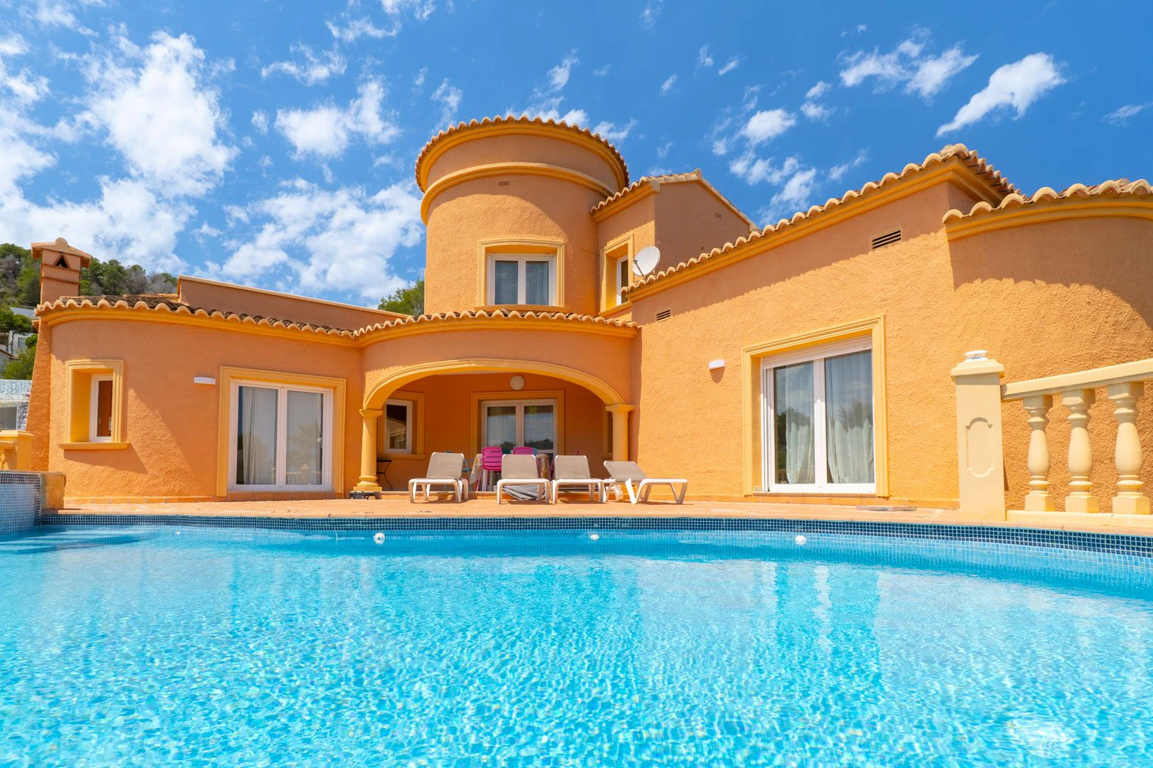 AR56437 - Exclusiva villa con vistas al mar y piscina infinita en Jávea