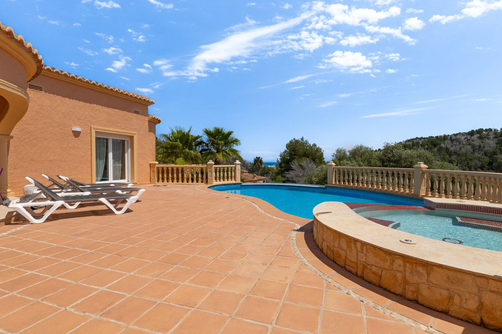 Villa exclusive avec vue sur la mer et piscine à débordement à Jávea