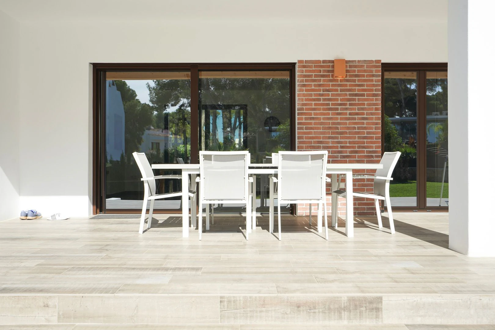Exclusiva villa moderna con piscina junto a la playa de Cala Blanca