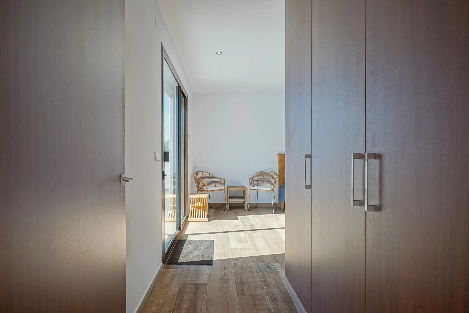 Exclusiva villa moderna con piscina junto a la playa de Cala Blanca