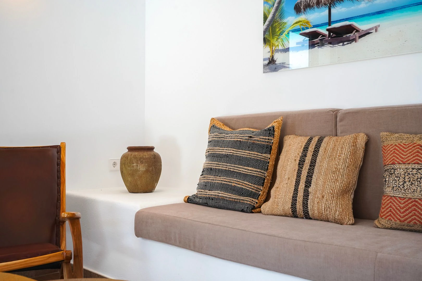 Exclusiva villa moderna con piscina junto a la playa de Cala Blanca