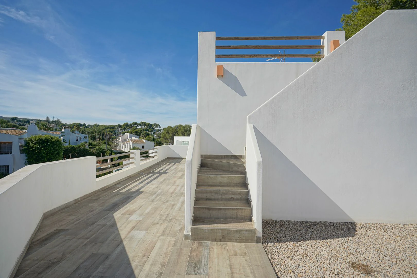 Exclusiva villa moderna con piscina junto a la playa de Cala Blanca