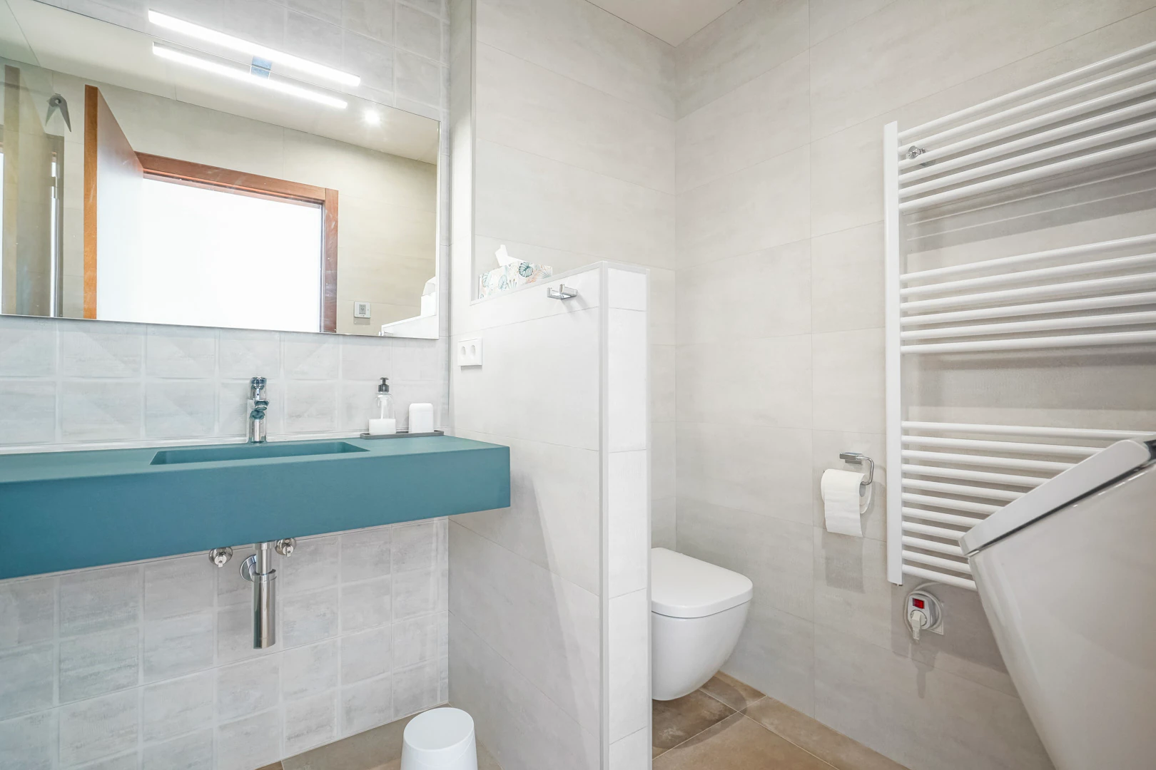 Exclusiva villa moderna con piscina junto a la playa de Cala Blanca