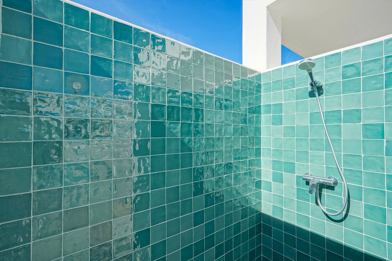 Exclusiva villa moderna con piscina junto a la playa de Cala Blanca