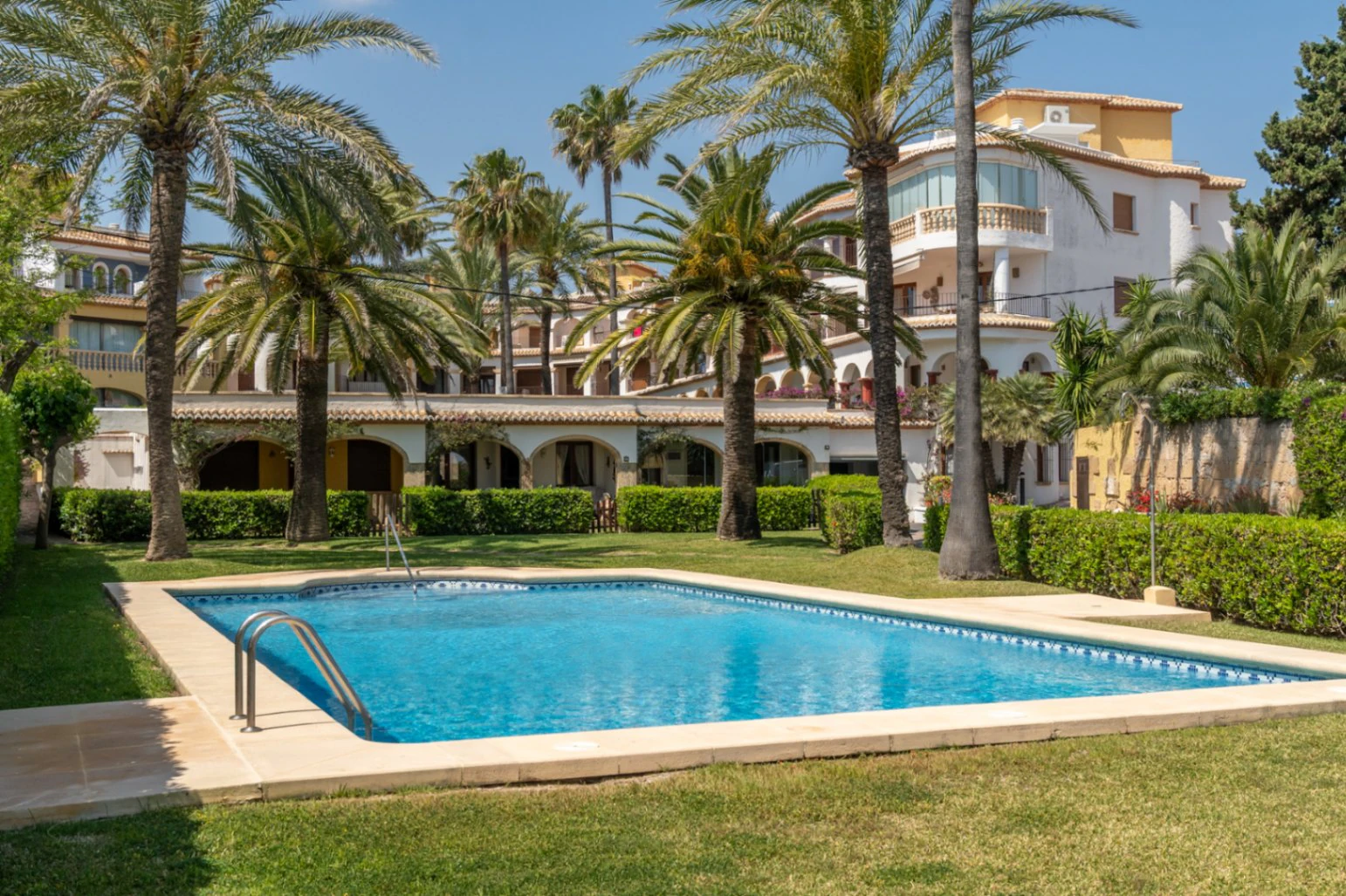 ARC15PDRDH - Apartamento primera línea, con vista al mar y piscina en Montañar I Javea