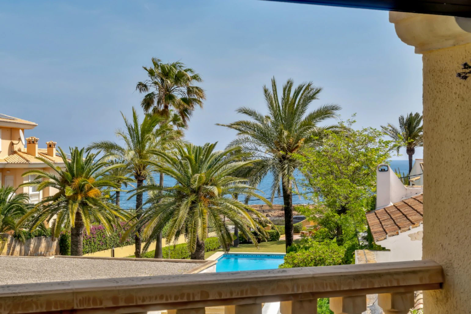 Apartamento primera línea, con vista al mar y piscina en Montañar I Javea