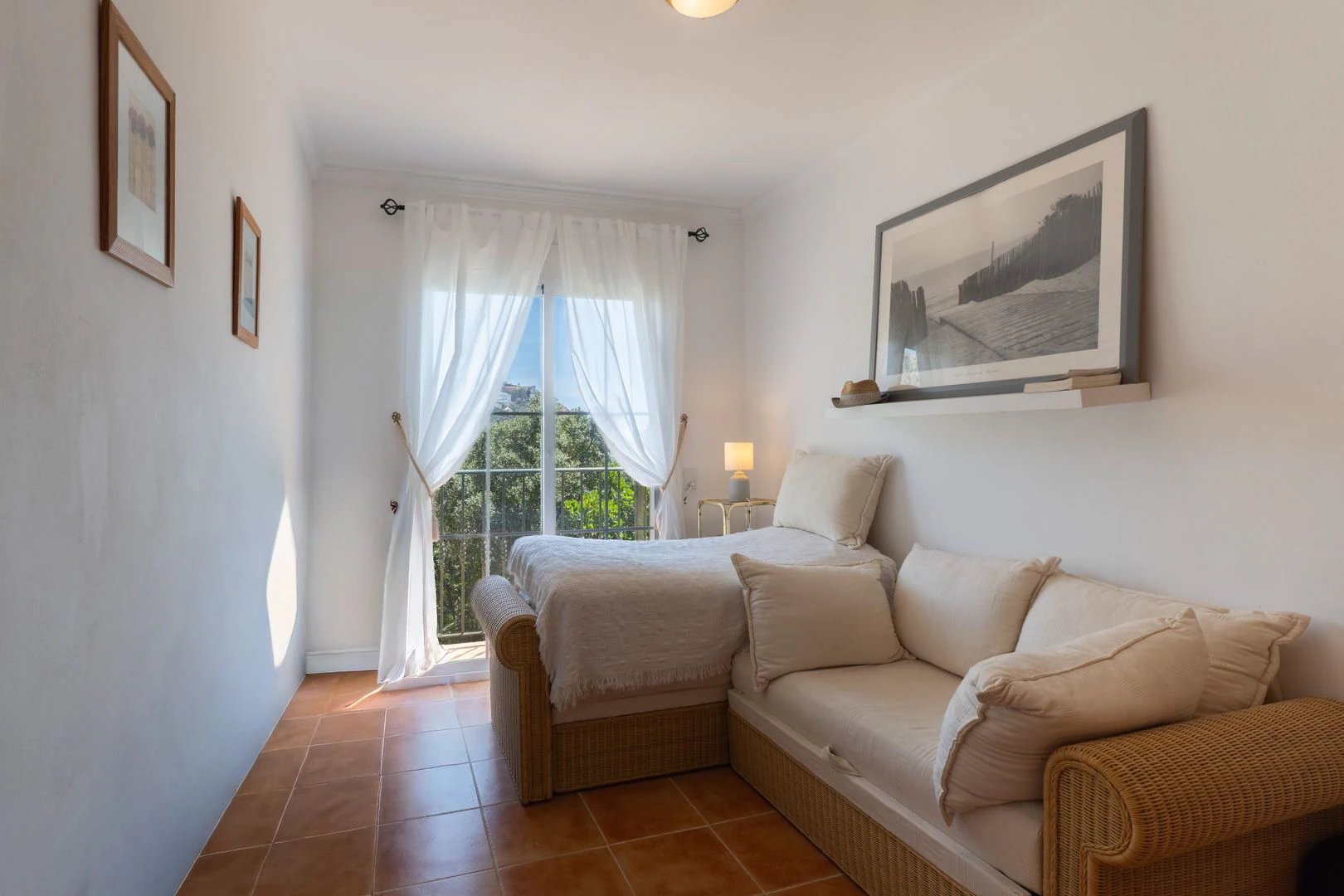 Acogedora casa adosada en Altea Hills con terrazas y vistas panorámicas.