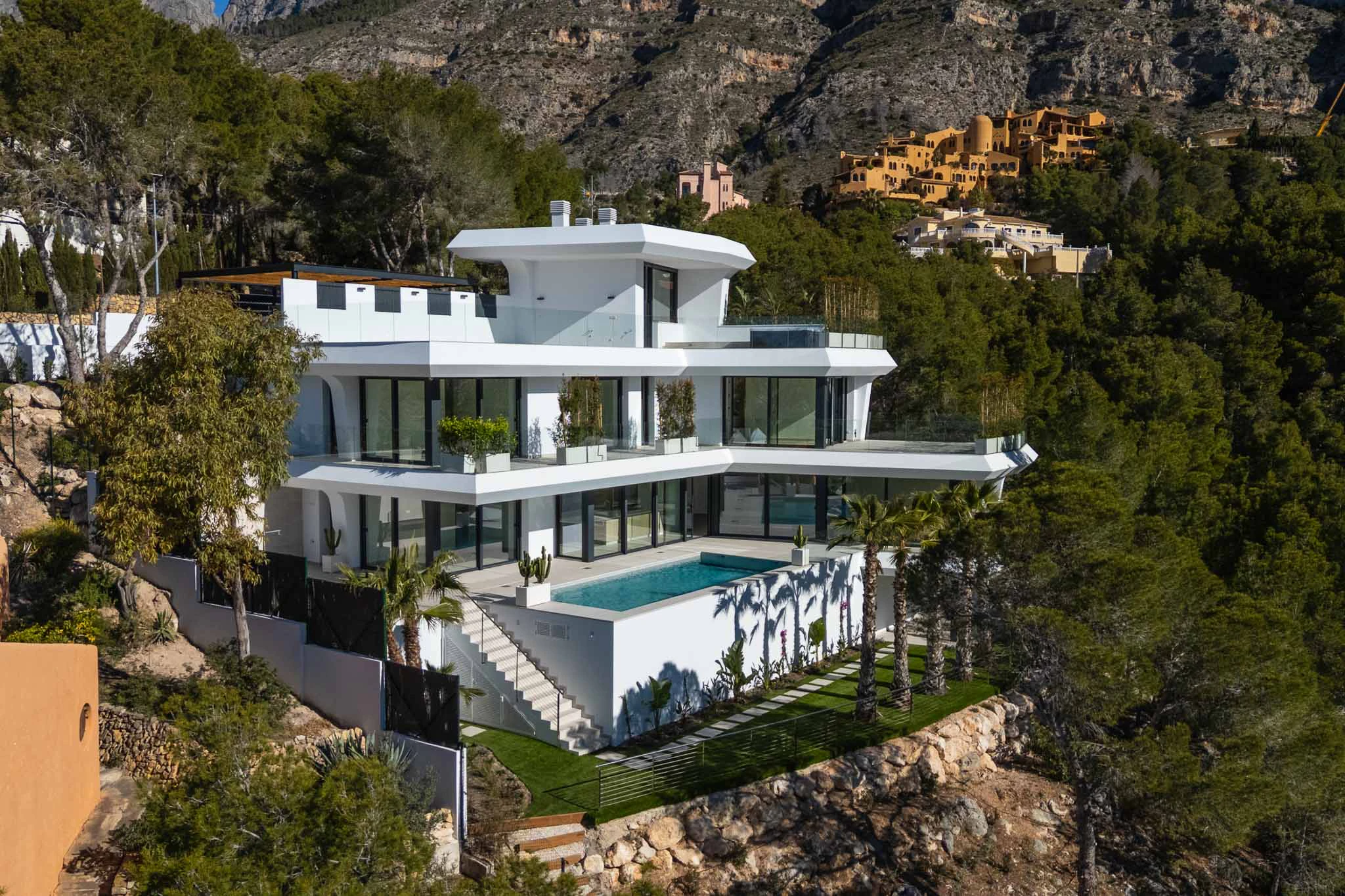 Villa de lujo contemporánea con vistas panorámicas al Mediterráneo