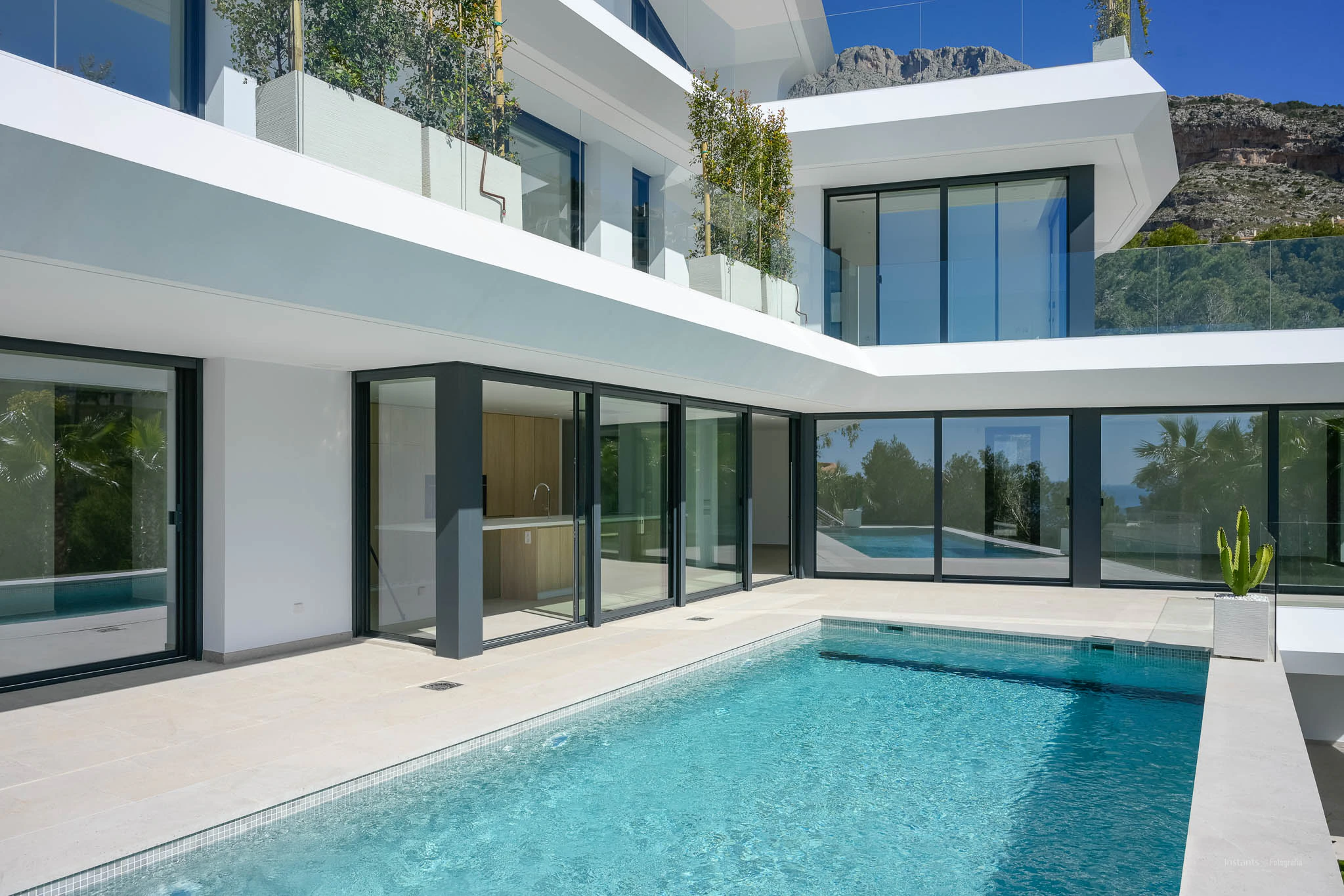 Villa de lujo contemporánea con vistas panorámicas al Mediterráneo