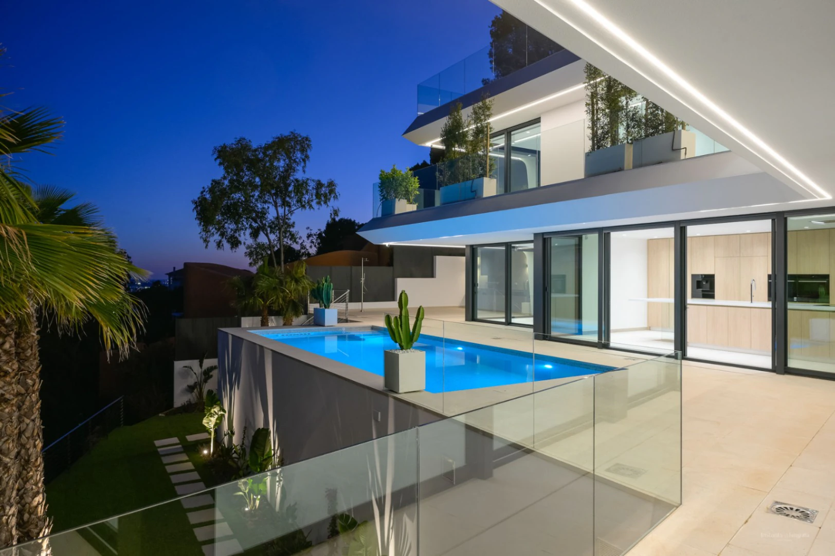 Villa de lujo contemporánea con vistas panorámicas al Mediterráneo
