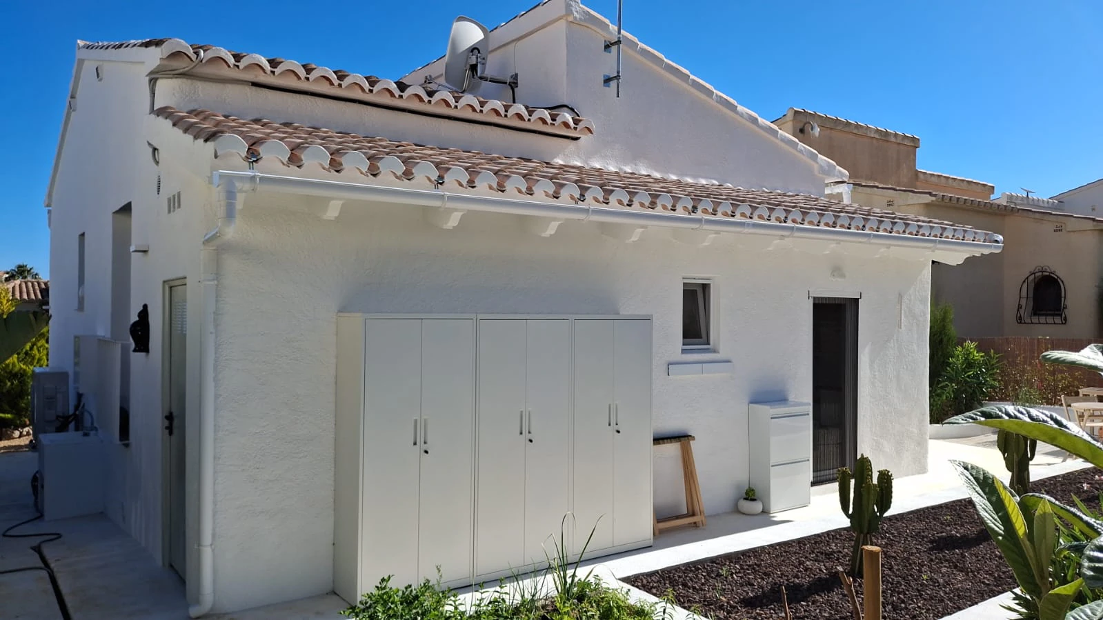 Exclusivo chalet de 2 dormitorios totalmente reformado en venta en Cumbre del Sol, Benitachell