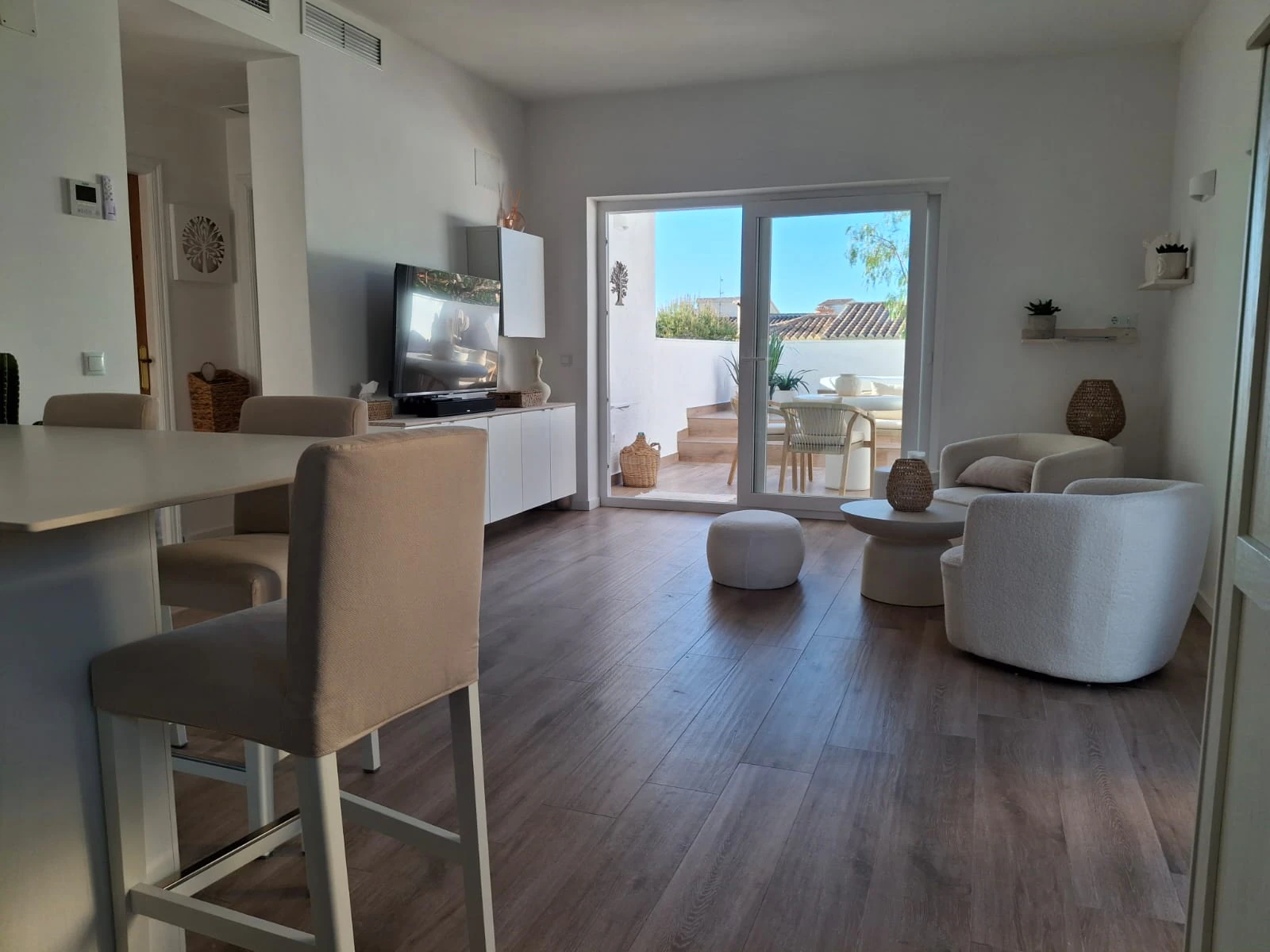 Exclusivo chalet de 2 dormitorios totalmente reformado en venta en Cumbre del Sol, Benitachell