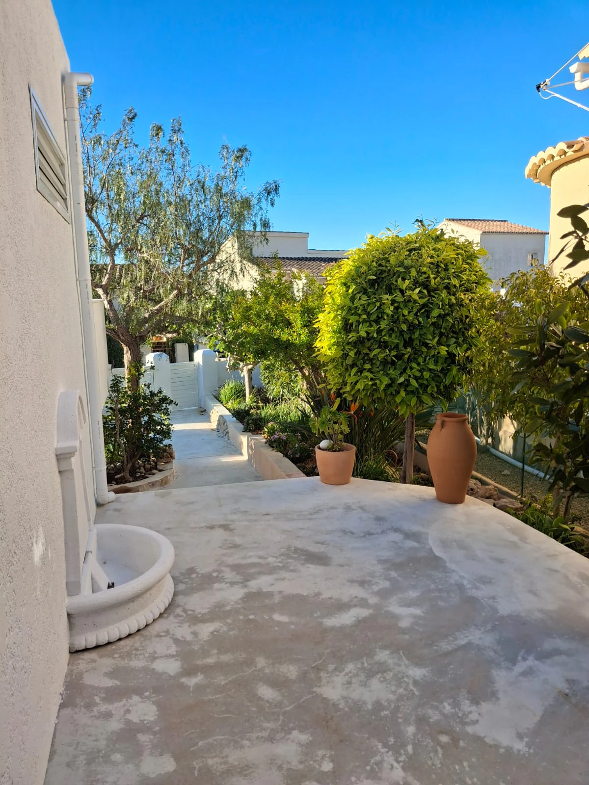 Exclusivo chalet de 2 dormitorios totalmente reformado en venta en Cumbre del Sol, Benitachell