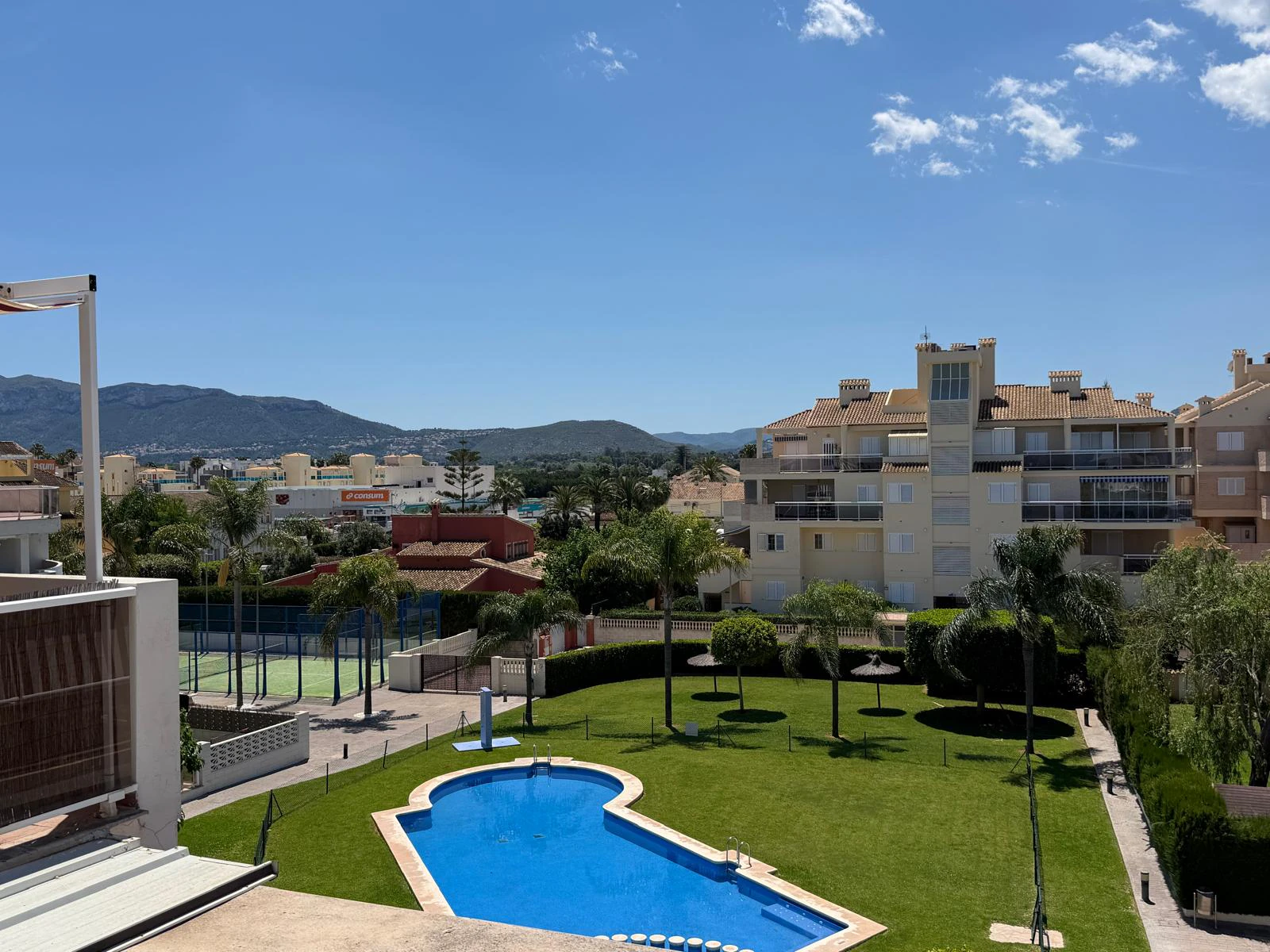 Exclusivo ático en venta en primera línea de playa en Las Marinas, Dénia