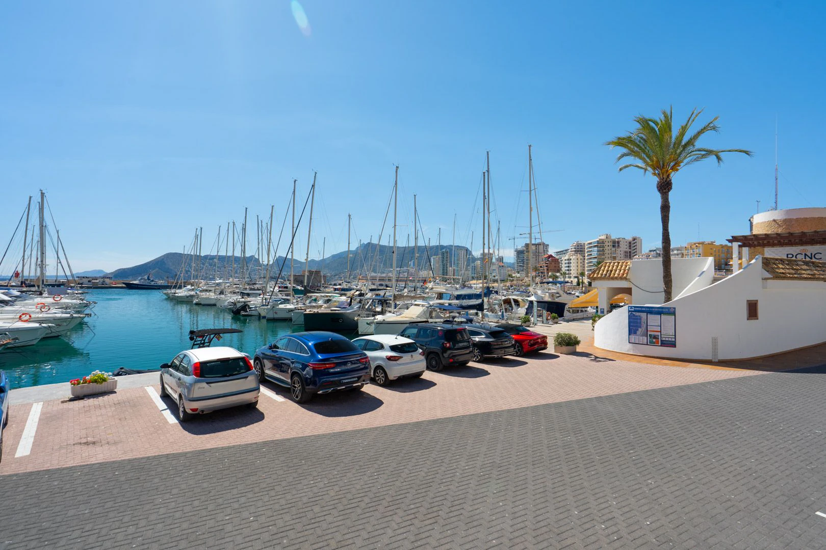 Ático exclusivo en primera línea de mar en el puerto de Calpe