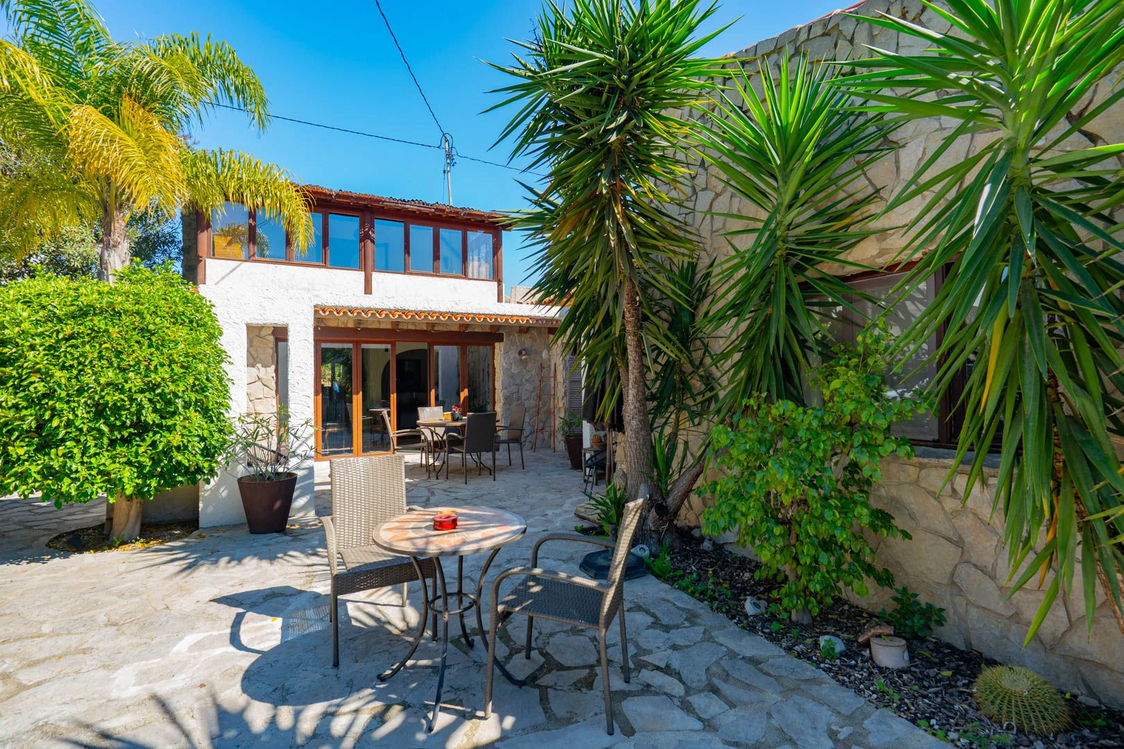 Villa rustique avec appartement indépendant à vendre à Jávea.