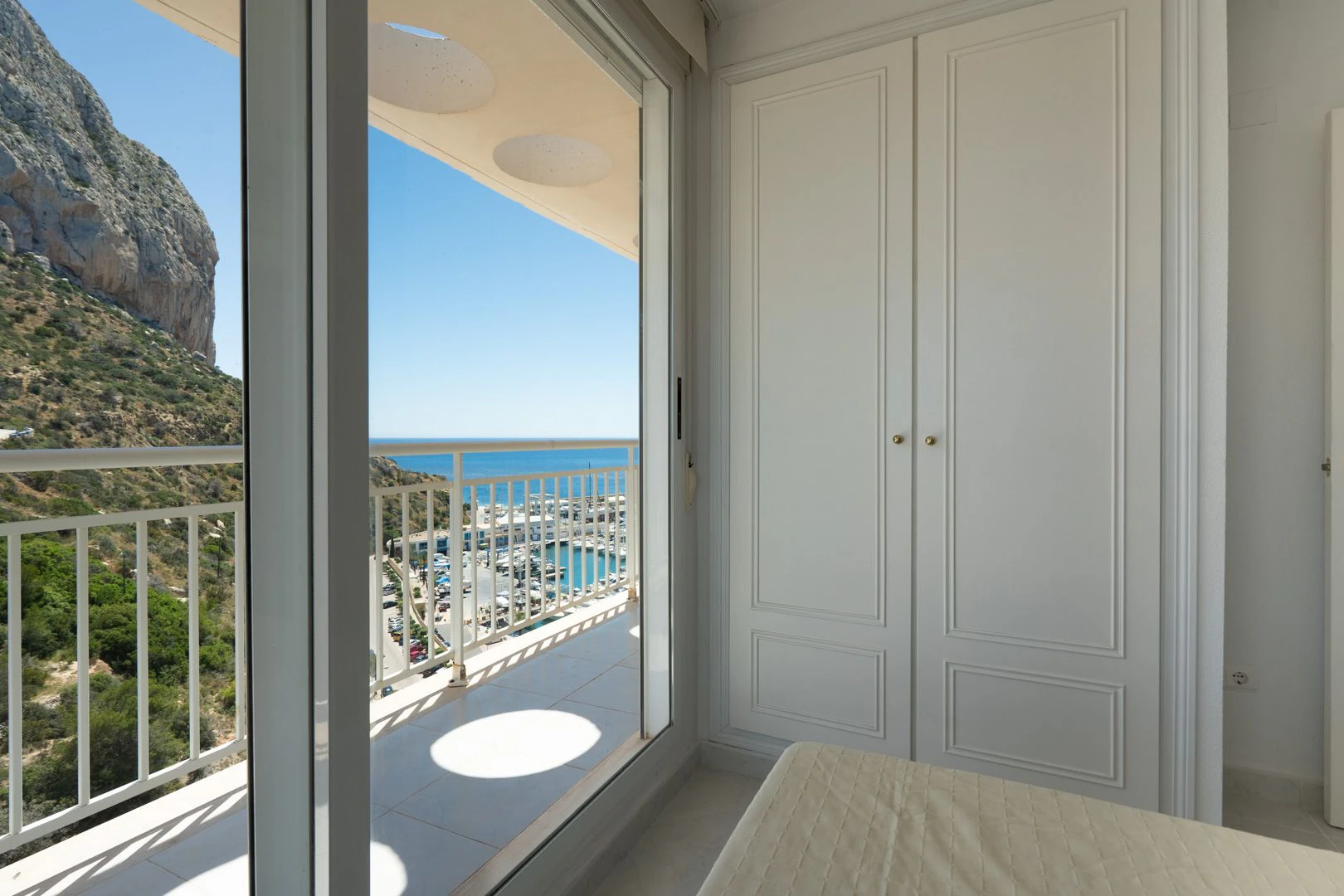 Ático exclusivo en primera línea de mar en el puerto de Calpe