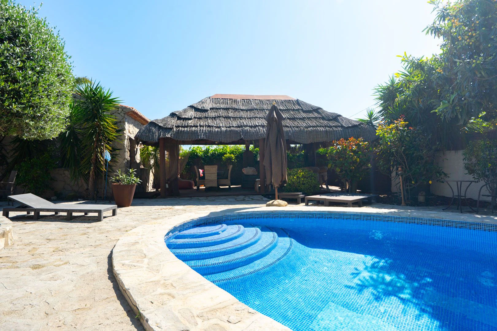 Villa rustique avec appartement indépendant à vendre à Jávea.