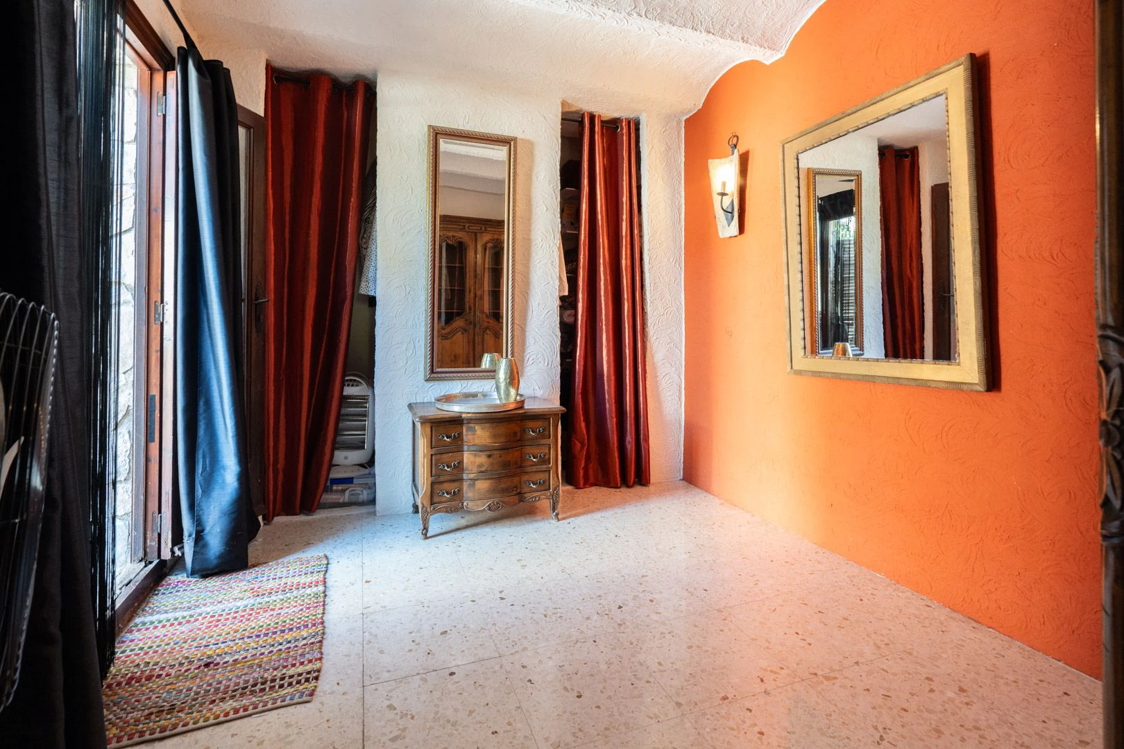 Villa rustique avec appartement indépendant à vendre à Jávea.